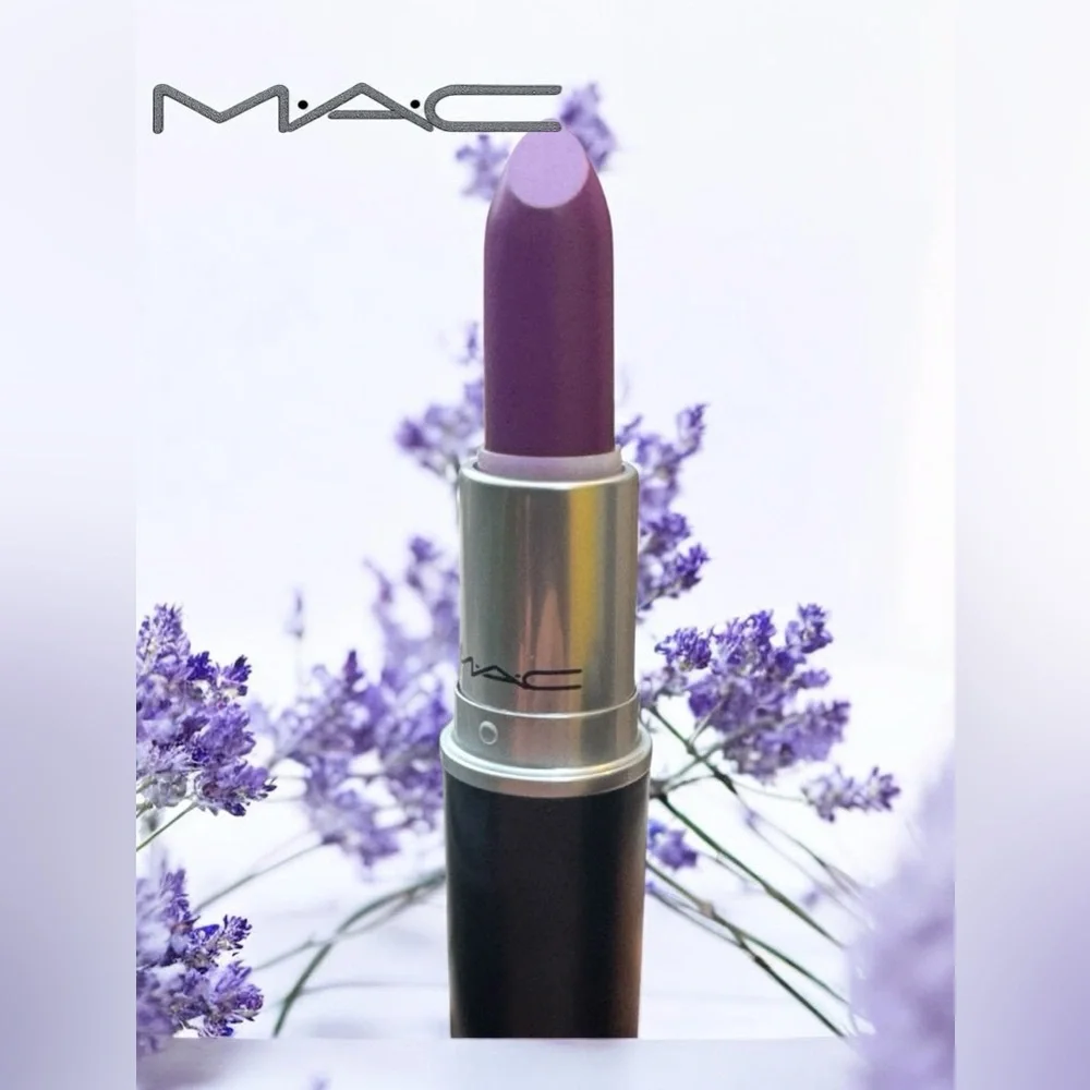 MAC HEROINE Matte Lipstick. NEW IN BOX.